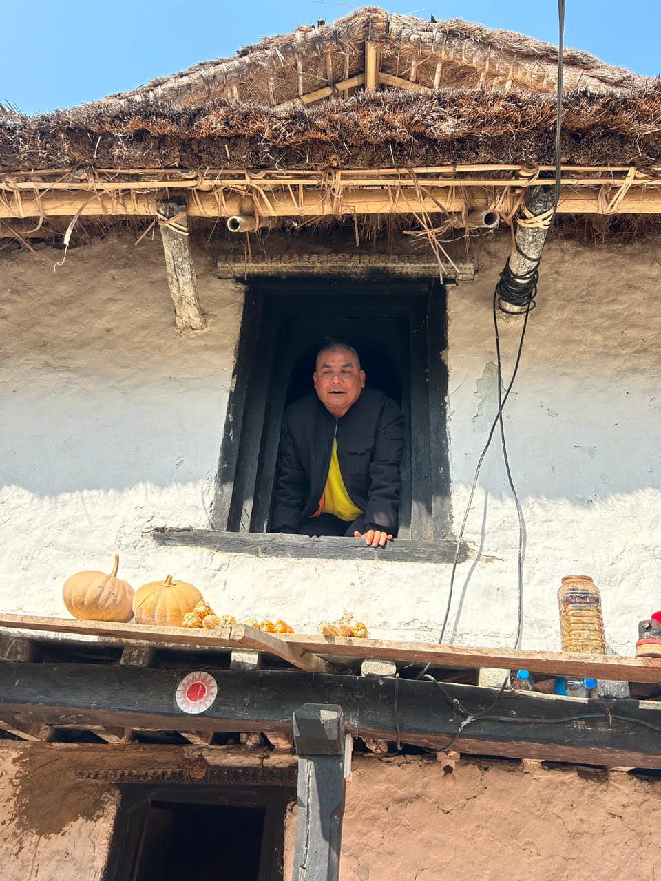 ओलीको जन्म घर किन गए दुर्गा प्रसाईं..