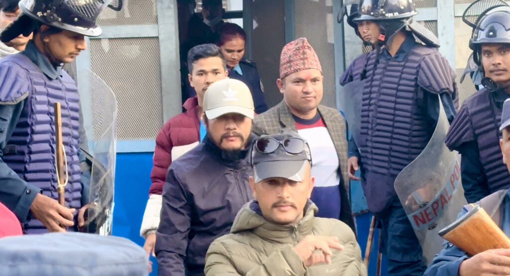 फरार महेन्द्र गुरूङ र भविश्वर अर्याल अदालतमा हाजिर