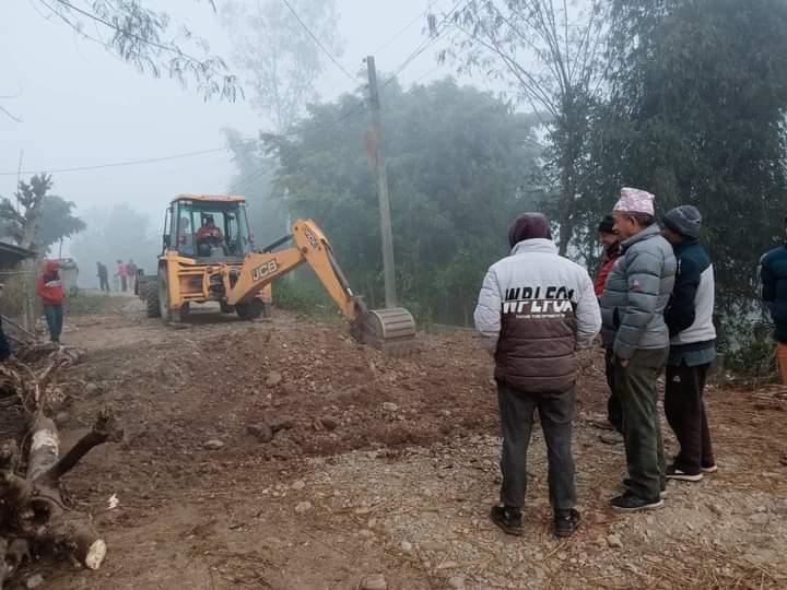 अघिअघि मानबहादुर पछिपछि डोजर