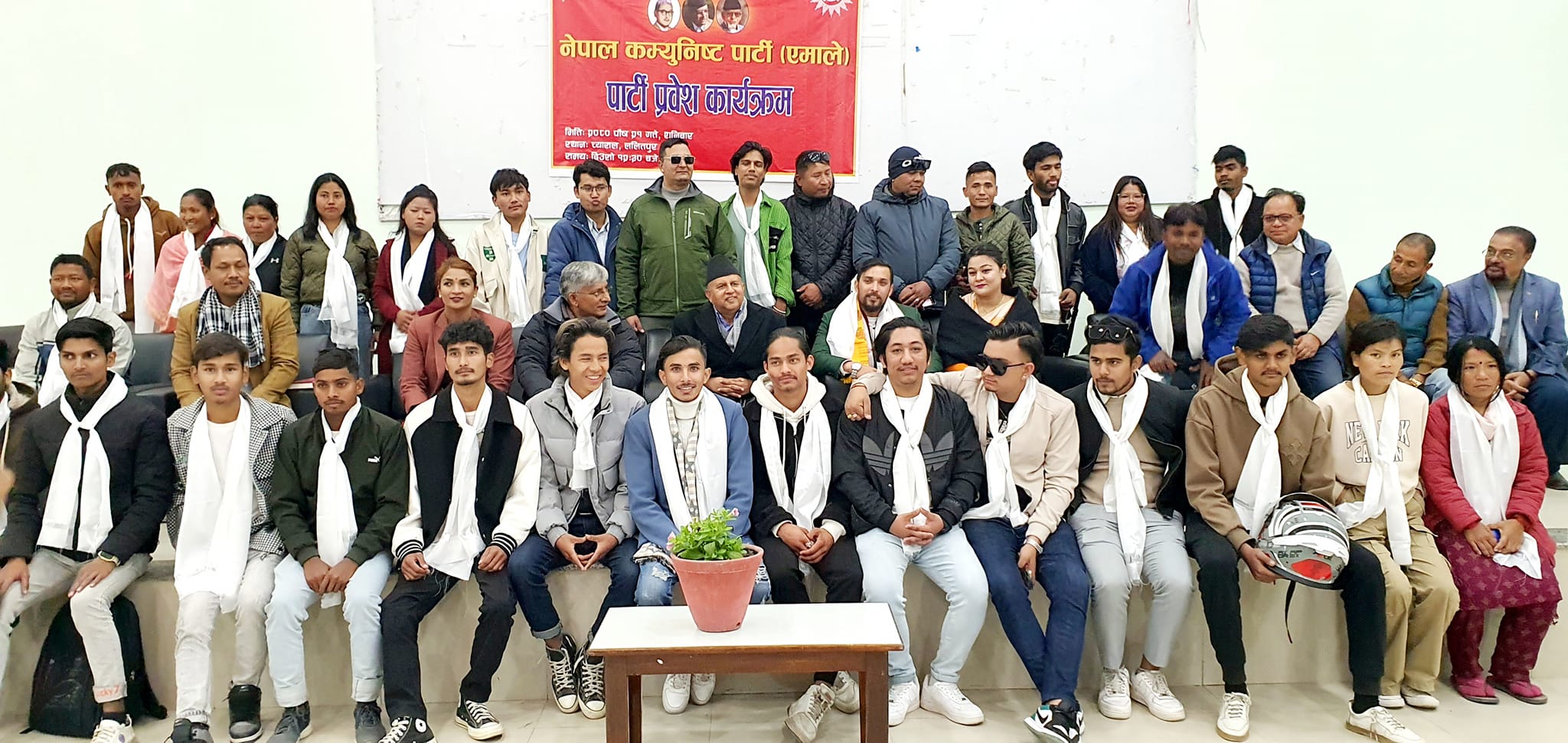 १३० जना युवा व्यवसायीहरू एमालेमा प्रवेश
