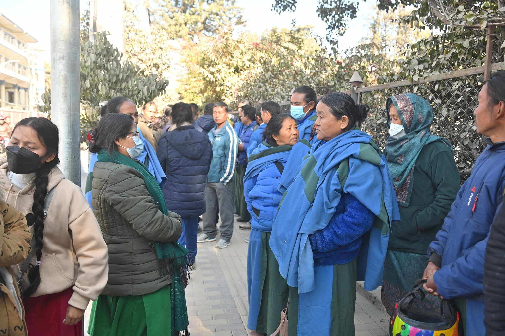 गुरुको दर्शन गर्न आएको भन्दै सीआईबी कार्यलय घेरे बम्जनका समर्थकले