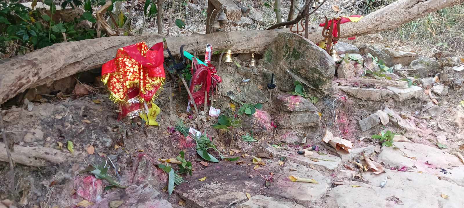 तिलेचौर सिद्धठाकुर तीनकन्या देवी : जहाँ अनिष्ट भए रातभर बाघ कराउँछ