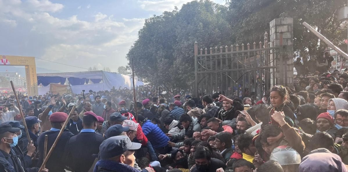 टुँडिखेलमा भीड अनियन्त्रित, तीन जना घाइते