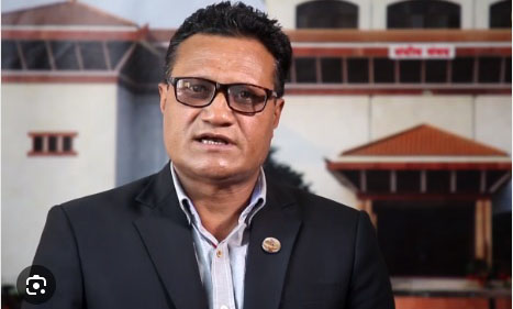 एमालेमा पूर्व माओवादीकाे विचल्लीः पूर्व सांसद खड्का माओवादीमै फर्किए
