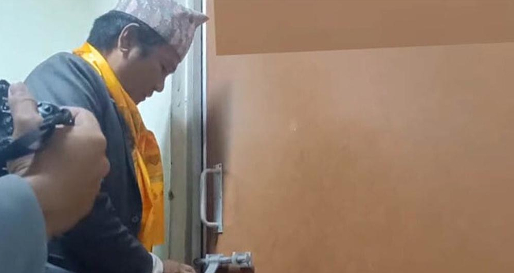 मेयर हर्कको चेतावनी – खोल्ने आँट नगरून्