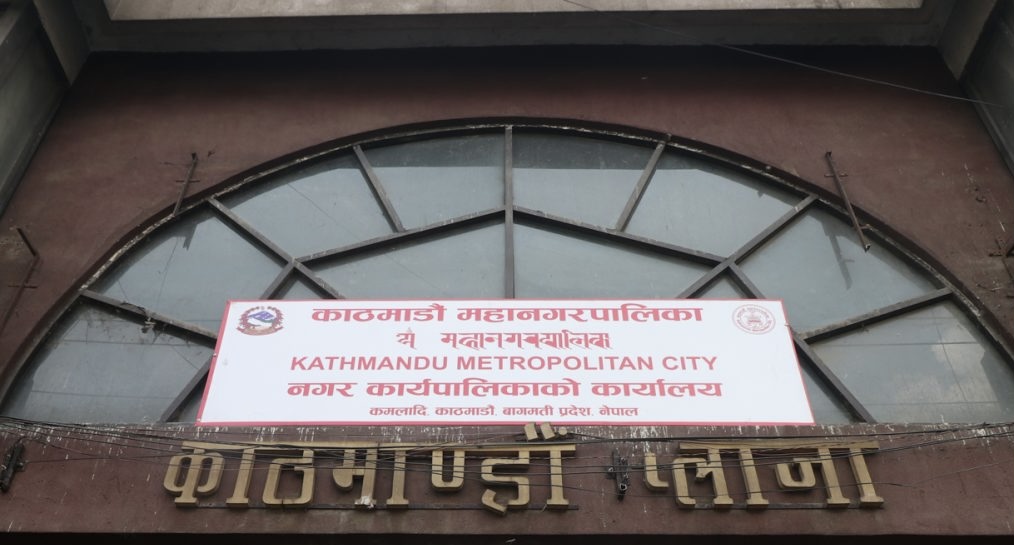 आकाशे पुलमा ब्यानर राख्नेलाई ५० हजार जरिबाना