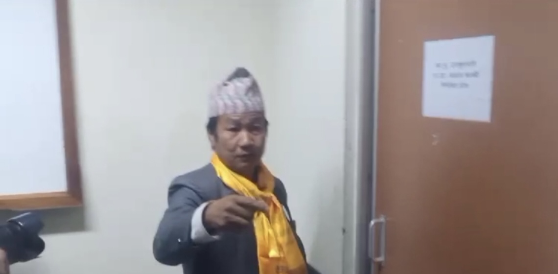 मेयर साम्पाङले वीपीको उपकुलपति कार्यकक्षमा लगाएको ताला खुल्यो, आन्दोलनकारीले रेक्टर र रजिष्ट्रारलाई घर जान दिए