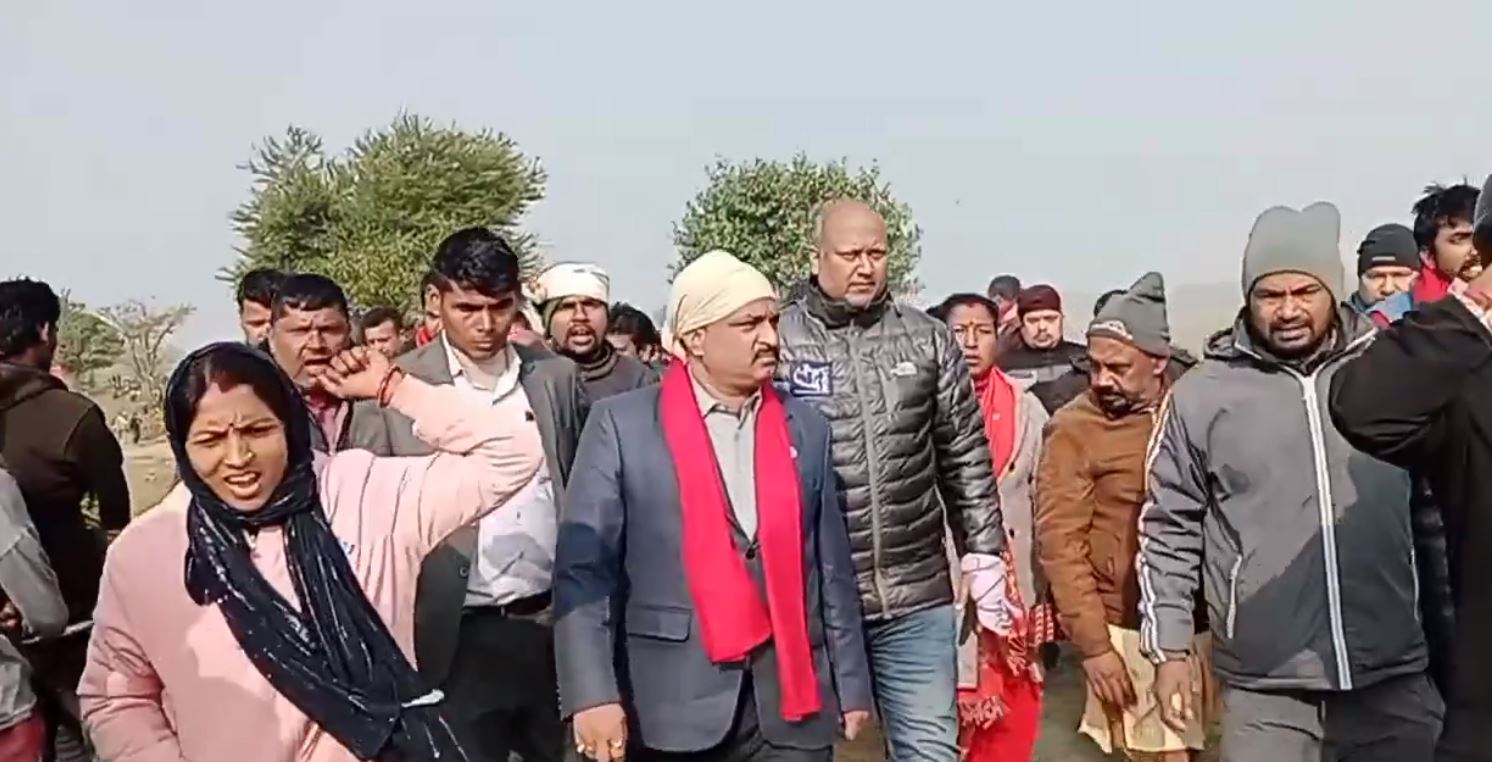 प्रहरीसँगको झडपमा मधेस प्रदेशका शिक्षामन्त्रीको टाउको फुट्यो