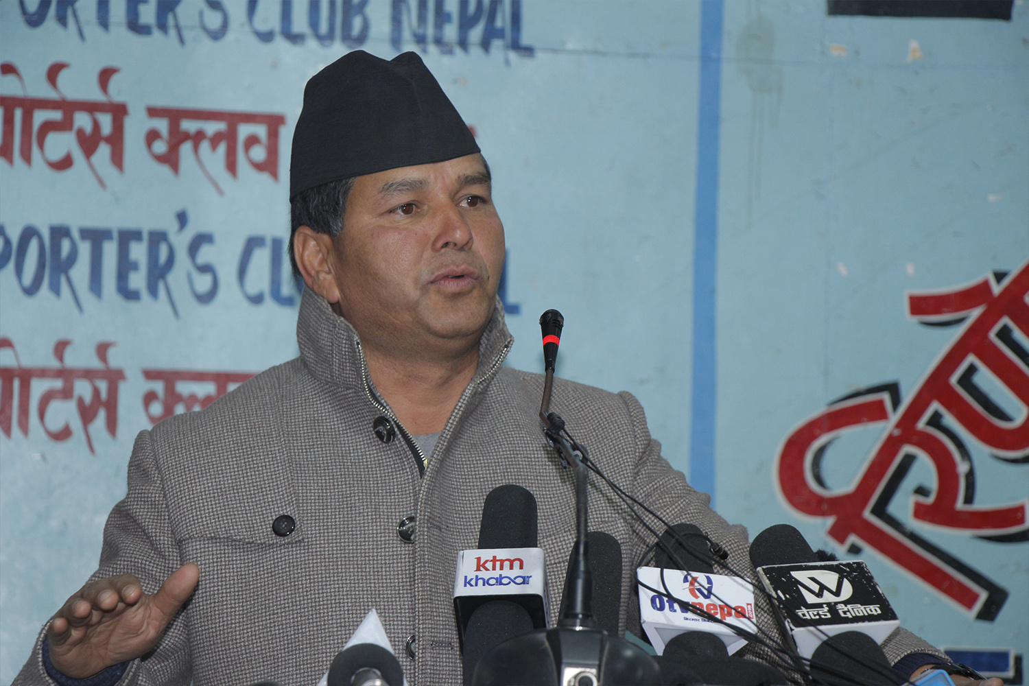 एमाले दिनभरी भारतलाई गाली गर्ने र राति लैनचौर गएर खुट्टा समात्ने पार्टी होः कांग्रेस नेता रसाइली