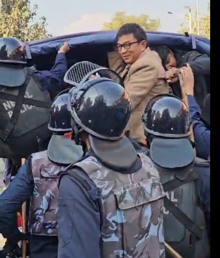 भन्सार विभाग घेराउ गर्न पुगेका पूर्व सभासद थापासहित आजपाका ७ नेता पक्राउ