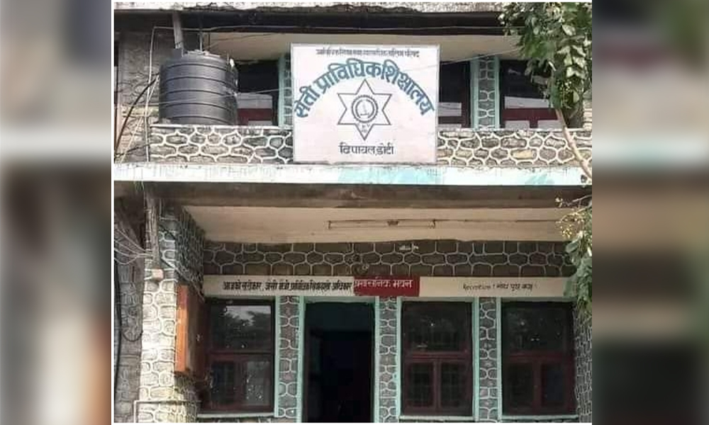 जाँड खाएर शिक्षकले कुटे विद्यार्थी