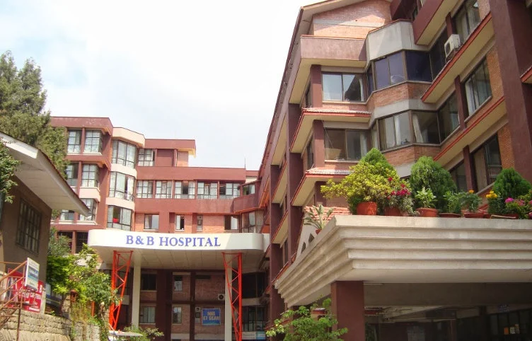अस्पतालबाटै बिरामीलाई डाक्टरसहित प्रकाश भुजेलकहाँ लगिएको चर्चा, के हो वास्तविकता ?