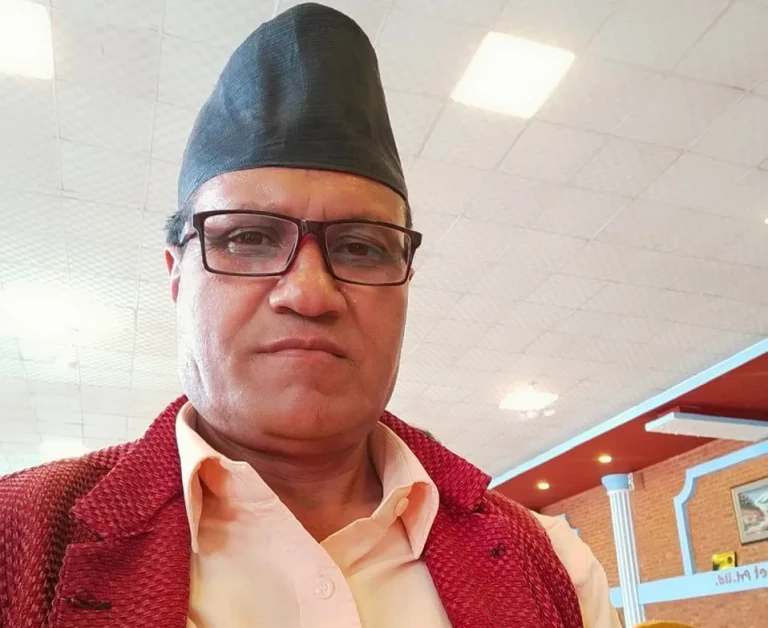 माओवादी हुँदै एमालेमा बसेका पूर्व राष्ट्रियसभा सदस्य खड्का मूल घरमै फर्किए, प्रचण्डले गरे स्वागत
