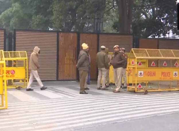 दिल्लीका मुख्यमन्त्री केजरीवालको घर बाहिर ठुलो संख्यामा सुरक्षाकर्मी, पक्राउ गर्ने आशंका
