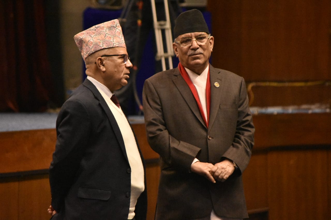गठबन्धन टुट्ने पीर माओवादीलाई भन्दापनि नेकपा (एस) लाई बढि, छट्पटीमा माधव नेपाल