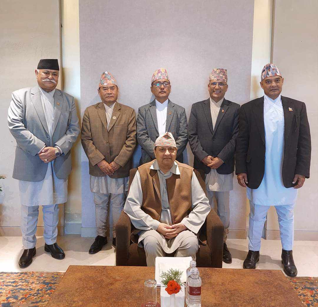 भैरहवामा‘लञ्च मिटिङ’ गर्दै राप्रपाका शीर्ष नेतासँग पूर्व राजा ज्ञानेन्द्रले के भने ?