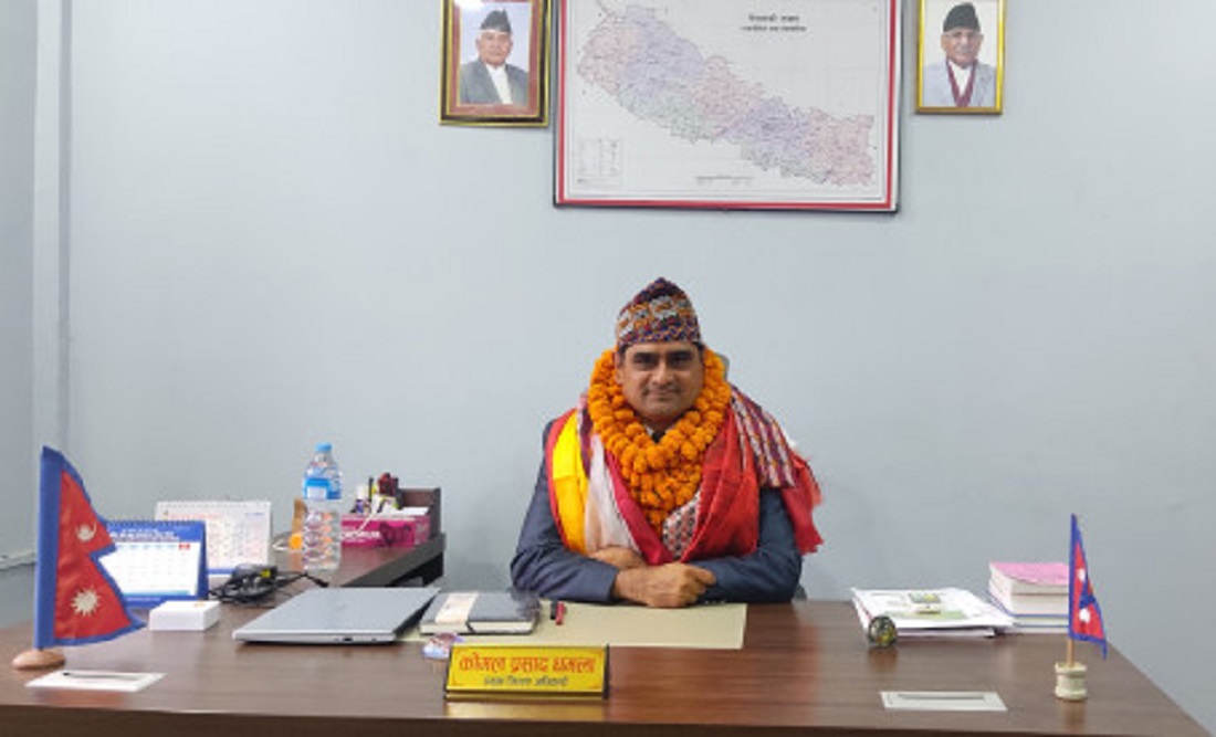 सर्लाहीका सिडिओ धमलाको स्पष्टोक्तिः ‘प्रदर्शनकारीले प्रहरीको हतियार खोस्दा गोली पड्कियो’