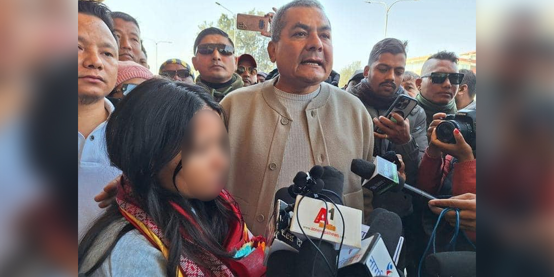 दुर्गा प्रसाईंले १० दिनमा दुबईमा बेचिएकी चेलीलाई उद्धार गरेर नेपाल फर्काए