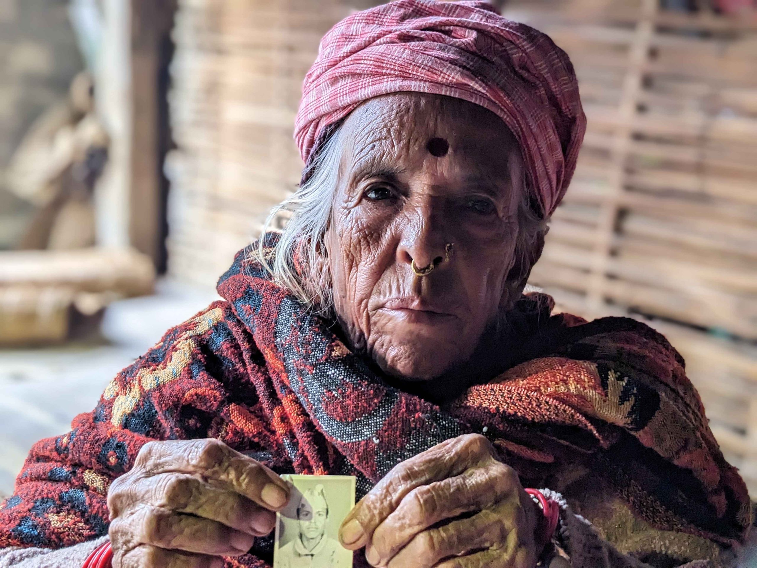 २२ वर्षदेखि हराएको छोरा खोज्दै ८५ वर्षीय आमा