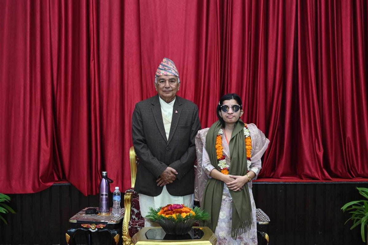 इण्डियन आइडलको उत्कृष्ट दशमा परेकी गायिका मेनुका पौडेललाई राष्ट्रपतिले गरे सम्मान
