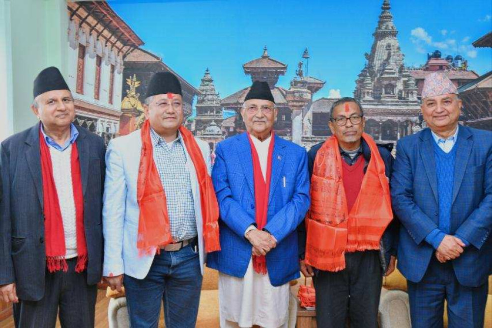 समाजवादीका २ नेतालाई भित्र्याउँदै ओलीले भने: तपाईंहरु पापकुण्डबाट मुक्त हुनुभयो