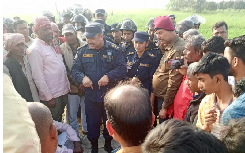 सरस्वतीको मूर्ति सेलाउन जाने क्रममा झडप
