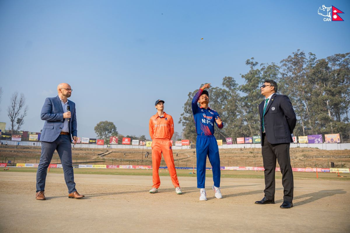 नेदरल्याण्डसका दुवै ओपनर आउट