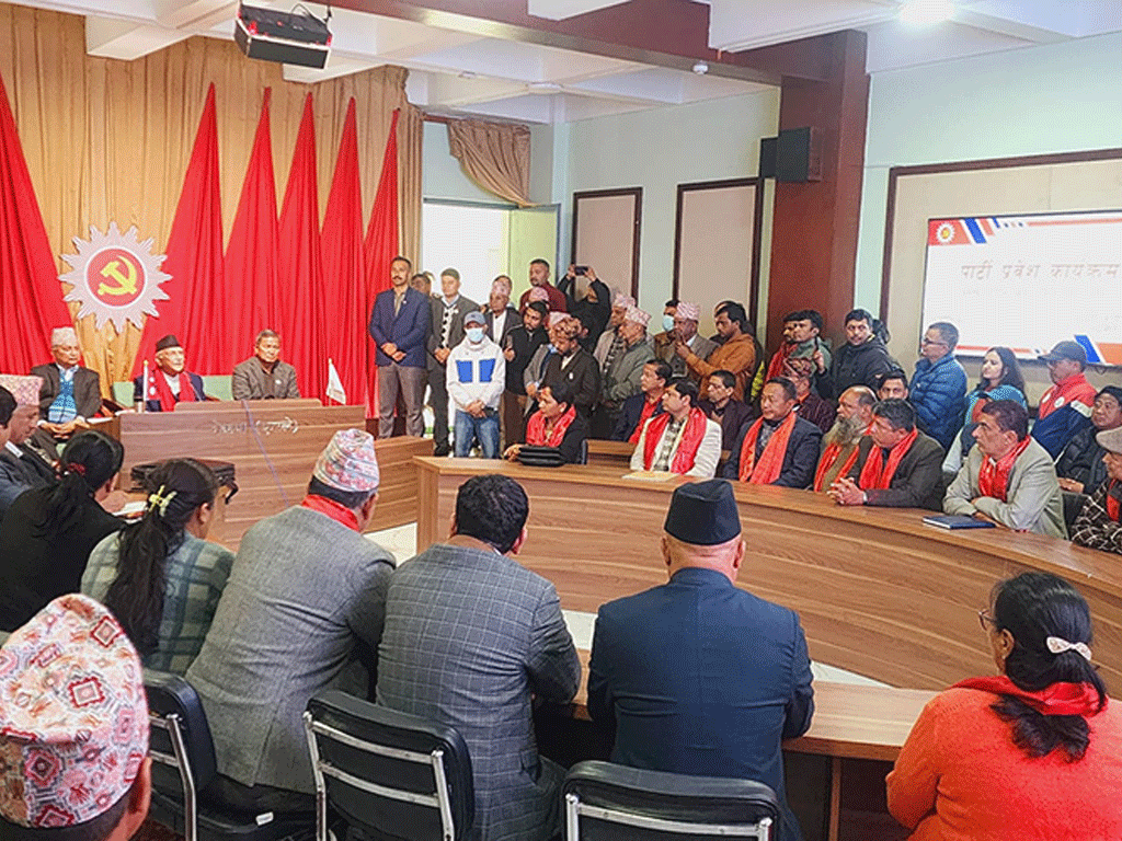 एमालेमा फर्किए नेकपा एसका स्याङ्जा अध्यक्ष भट्टराई