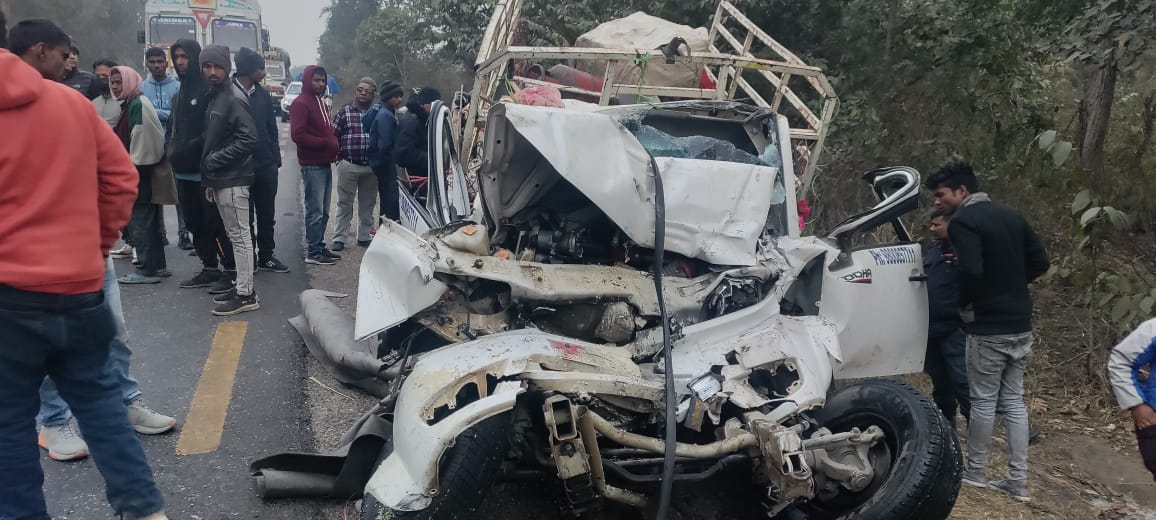 बुलेरो र ट्रक ठोक्किँदा दुई जनाको मृत्यु, तीन घाइते