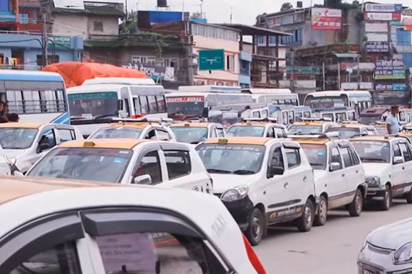 सरकार बिरुद्द ट्याक्सी व्यवसायीहरुको  आन्दोलन