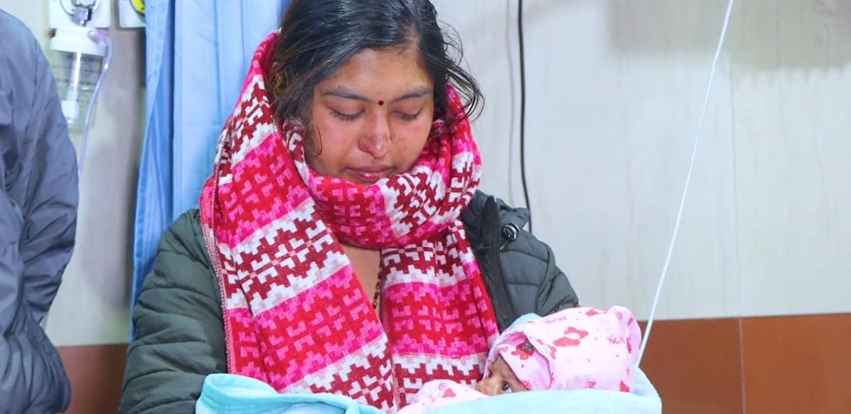 चोरी भएको बालिका र आमा केएमसी अस्पतालमा भर्ना
