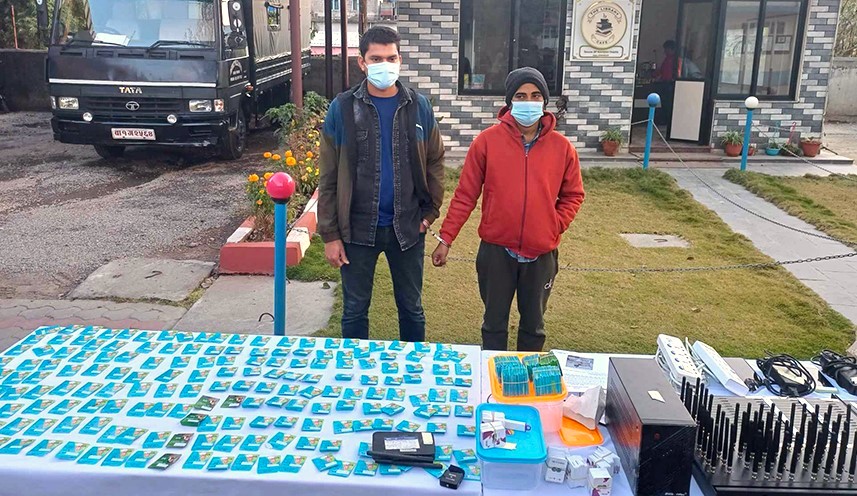 पोखरा फूलबारीबाट अन्तर्राष्ट्रिय कल बाइपास गर्दै आएका दुई नेपाली समातिए, नाइके श्रीलंकाका