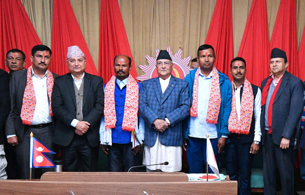 पूर्वसांसदसहित आजपाका प्रभावशाली नेताहरू एमाले प्रवेश