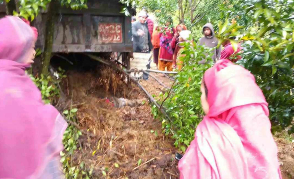 ट्याक्टर दुर्घटना हुँदा च्यापिएर चालकको मृत्यु