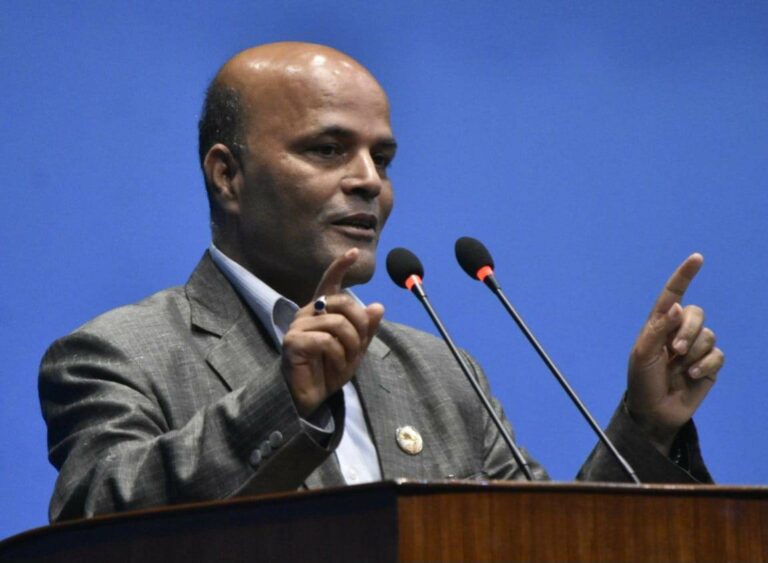 प्रचण्डसँगको भेटमा सांसद अमरेशको गुनासै-गुनासो