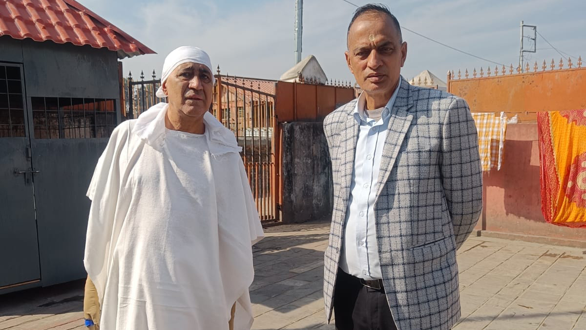 चन्द्र भण्डारीले एक वर्षपछि शुरू गरे आमाको किरिया
