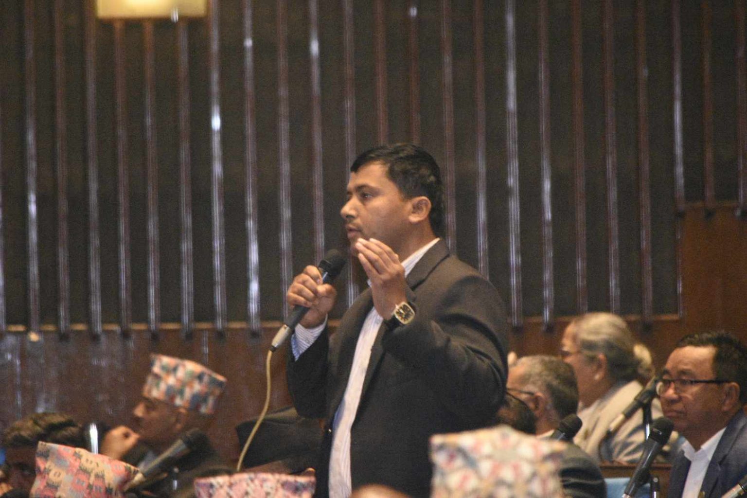 प्रधानमन्त्रीलाई नत्थी लगाएर संसदमा ल्याउनुपर्ने अवस्था नहोस् :  एमाले