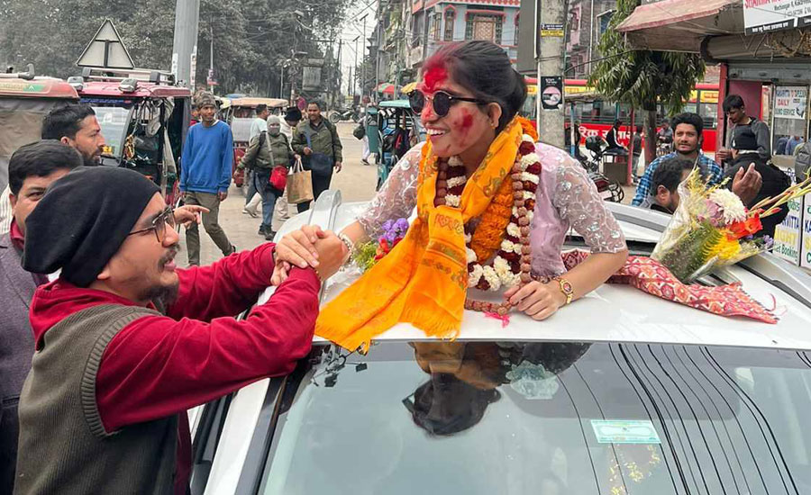 मेनुकालाई घरमा भव्य स्वागत, मेचीपुल हुँदै आइपुगिन् नेपाल