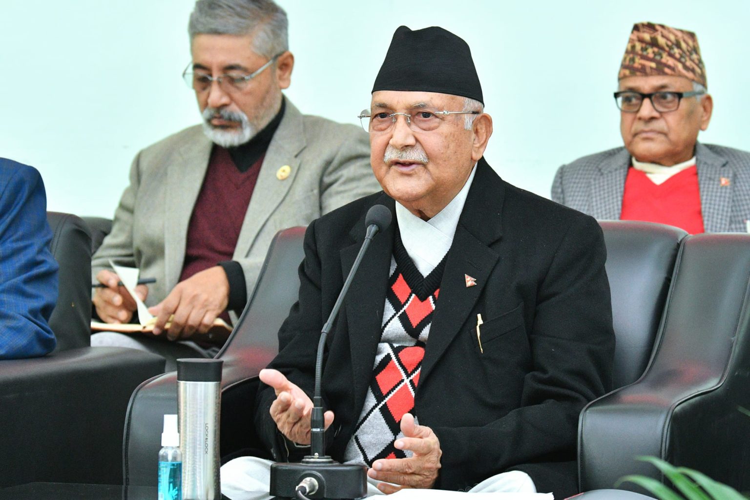 गिरिबन्धुबारे ओली: मैले बदमासी गरेको छैन्, कांग्रेसको पालामा ७० बिघा जमिन सित्तैमा दिइएको छानबिन गर