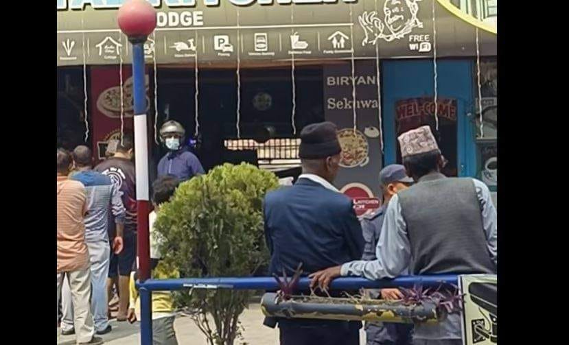 हराइरहेका युवक विराटनगरको होटलमा  झुण्डिएको अवस्थामा मृत