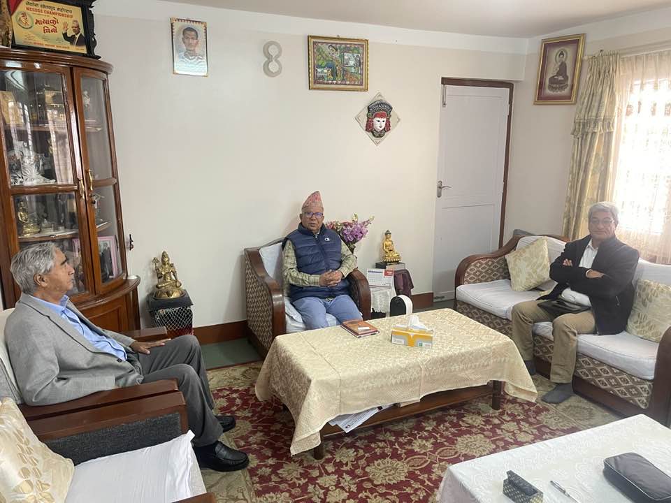 कोटेश्वर पुगेर प्रचण्ड, ओली र देउवाले माधवलाई फकाए, दुई मन्त्री पाएपछि गठबन्धनलाई सघाए