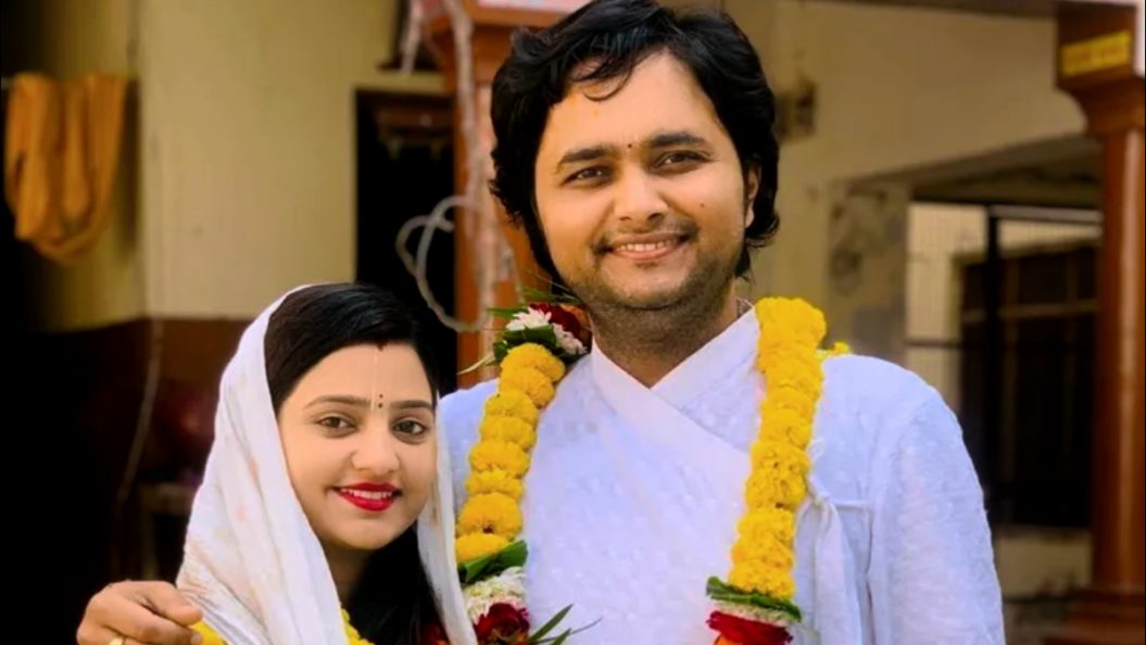 परस्त्रीसँग सम्बन्ध र घरेलु हिंसा गरेको पत्नीको आरोप, के भन्छन् कथावाचक शीतलकृष्ण ?