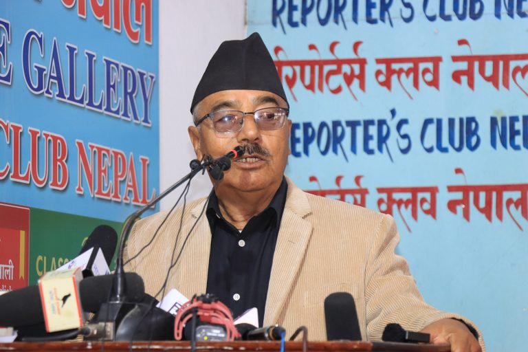 प्रचण्डले एउटै गोलीले माधव नेपाल र देउवाजीलाई शिकार गर्नुभयो : भीमसेनदास प्रधान