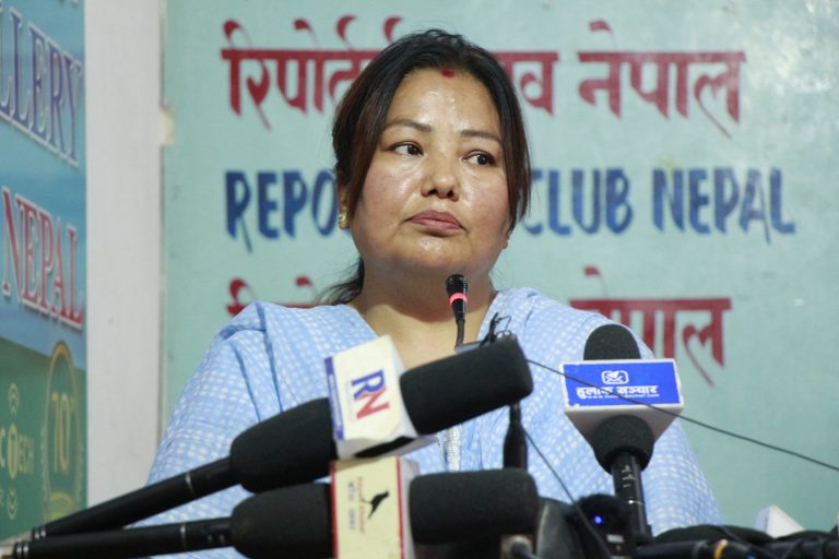 पूर्वबैंकर राजेश श्रेष्ठले बिचल्ली पारेको भन्दै श्रीमती र छोरी मिडियामा