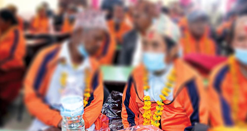 नियमित रूपमा जाँडरक्सी खानेलाई खोजी-खोजी सम्मान !