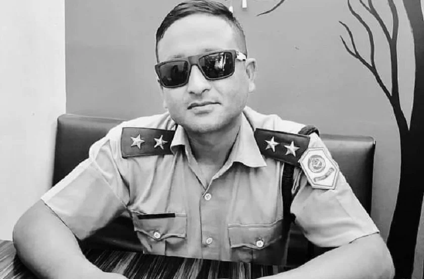 बसको ठक्करबाट घाइते भएका ट्राफिकका सई टोपबहादुर खत्रीको मृत्यु