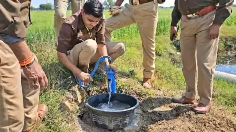 यसरी ‘ह्याण्ड पम्प’बाट मदिरा निस्किएपछि प्रहरी नै चकित