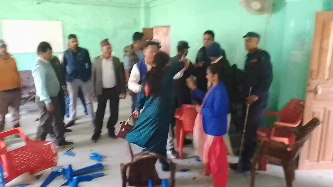 उपमेयर र दुई वडाध्यक्ष प्रमुख प्रशासकीय अधिकृतमाथि हातपातको आरोपमा  पक्राउ