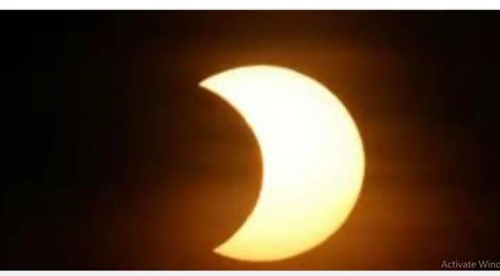 होलीमा ४ घण्टा ३६ मिनेट चन्द्र ग्रहण, यी राशि हुनेहरु रहनुस् सावधान !