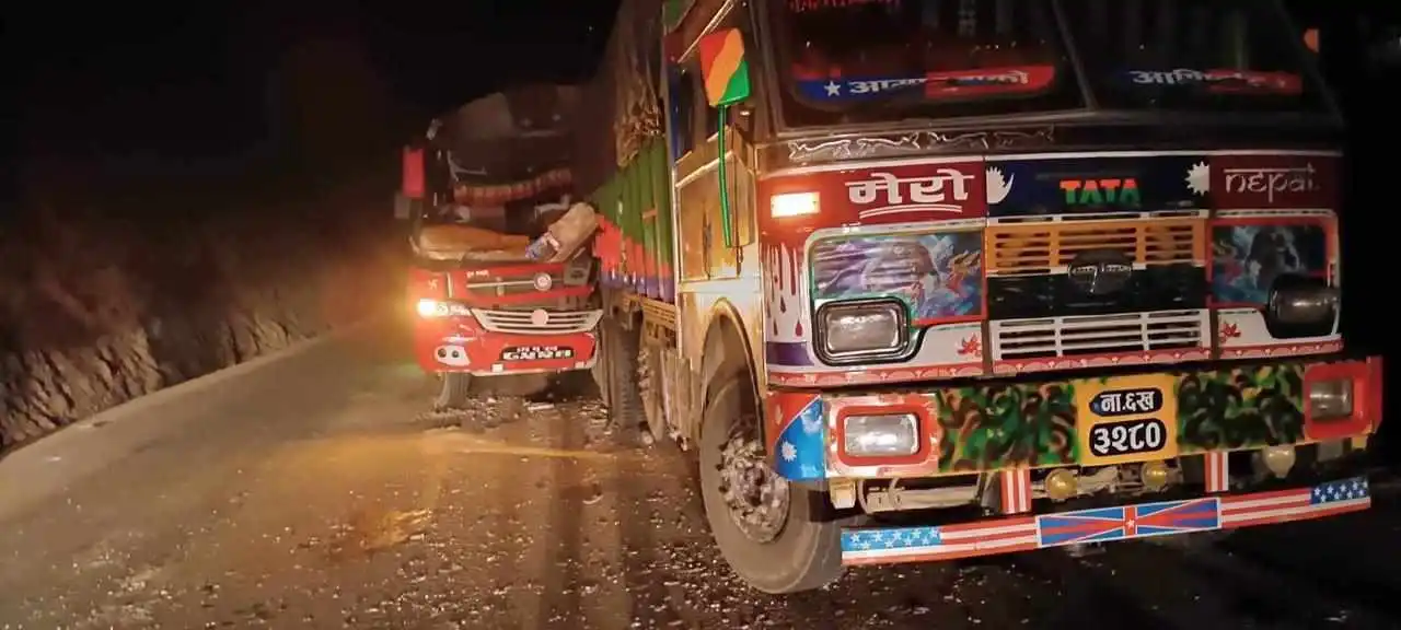 चितवनमा सवारी दुर्घटना हुँदा भारतीय नागरिकको मृत्यु, ४ जना घाइते